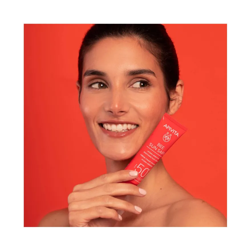 Apivita Bee Sun Safe Crema Viso Lenitiva Hydra Sensitive Pelli Sensibili SPF50+ 50ml