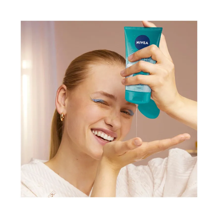 Nivea Clean Deeper Gel Scrub Viso Quotidiano Esfoliante Per La Cura Della Pelle Grassa 150ml