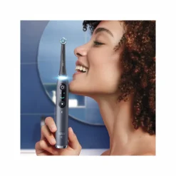 Oral-B Spazzolino Elettrico Ricaricabile iO 9N Nero, 2 Testine, 1 Custodia Da Viaggio Ricaricabile, 1 Spazzolino